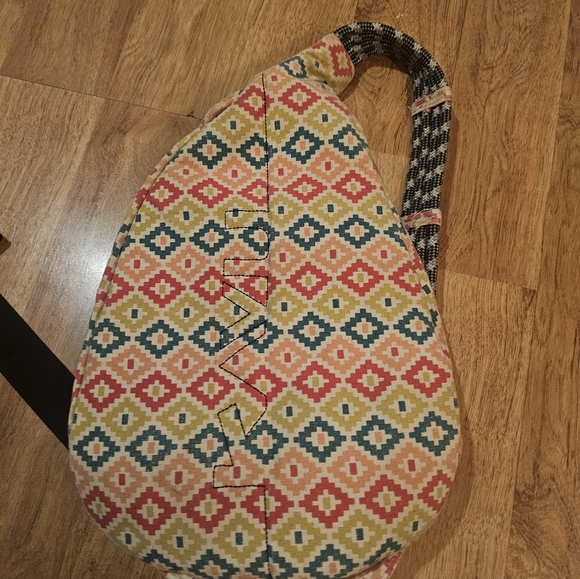 KAVU Aztec Patterned Rope Sling Bag - Picture 5 of 8